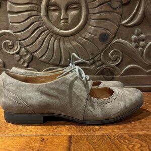 Clark's Indigo Tan Lace Up Flats, Women's Size 8.5